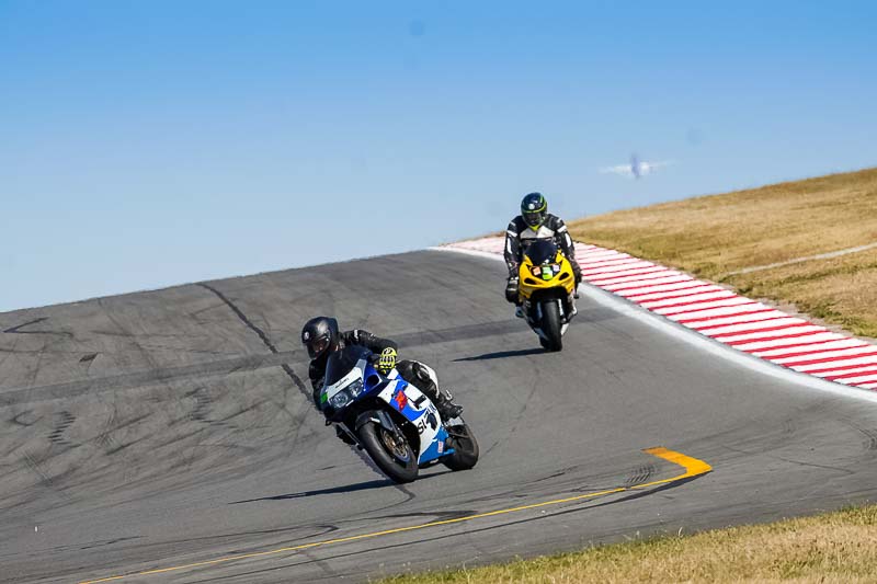 donington no limits trackday;donington park photographs;donington trackday photographs;no limits trackdays;peter wileman photography;trackday digital images;trackday photos